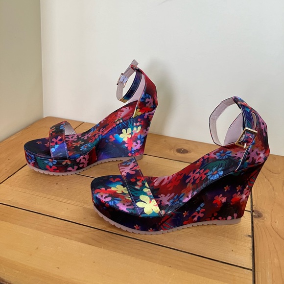 Colorful Floral Satin Platform Wedge Heel Shoes with Ankle Strap - Picture 3 of 6